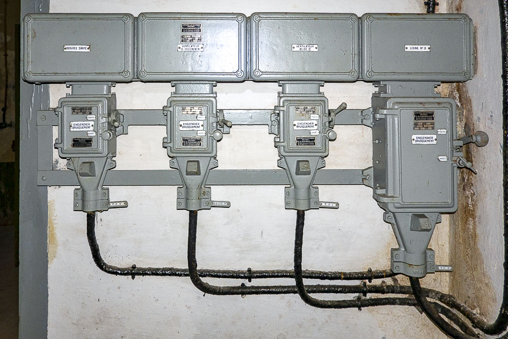Ligne Maginot - JANUS - (Ouvrage d'artillerie) - Tableau électrique près des locaux de l'infirmerie - Michel Teiten