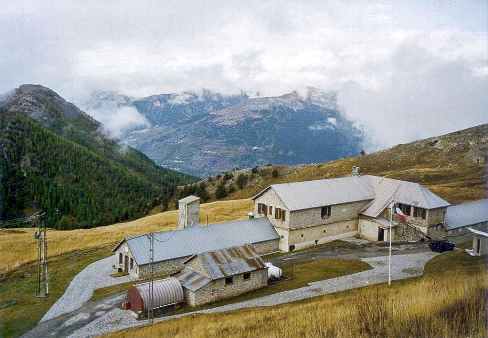 Ligne Maginot - GONDRAN A - (Ouvrage d'infanterie) - Le refuge des Gondrans ou Poste Adjudant-Chef Kubler: ancienne caserne modernisée avec 2 dortoirs annexés - STRECKER Jürgen