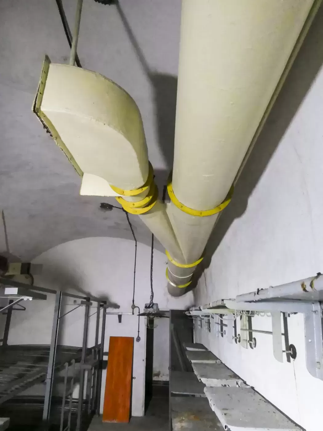 Ligne Maginot - JANUS - (Ouvrage d'artillerie) - Chambrée
Ventilation - ELLENA Daniel - CUNY Philippe