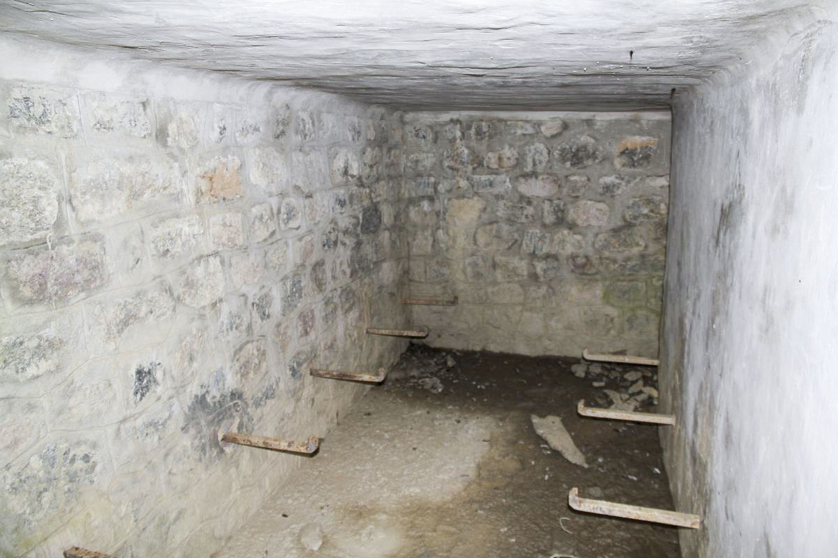Ligne Maginot - GONDRANS - ABRI 5 - L'unique salle de l'abri. 
