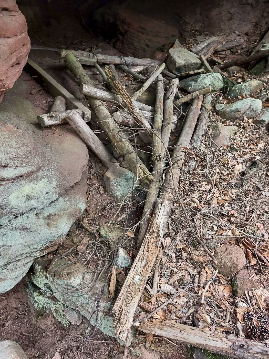 Ligne Maginot - LANDERSBERG OUEST - (Cuve pour arme d'infanterie) - Vestige d'un châlit en bois - Gregory Fuchs