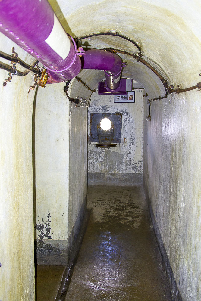 Ligne Maginot - GONDRAN E - (Ouvrage d'infanterie) - Bloc 2
Le créneau pour FM au bout de la galerie - Michel Teiten