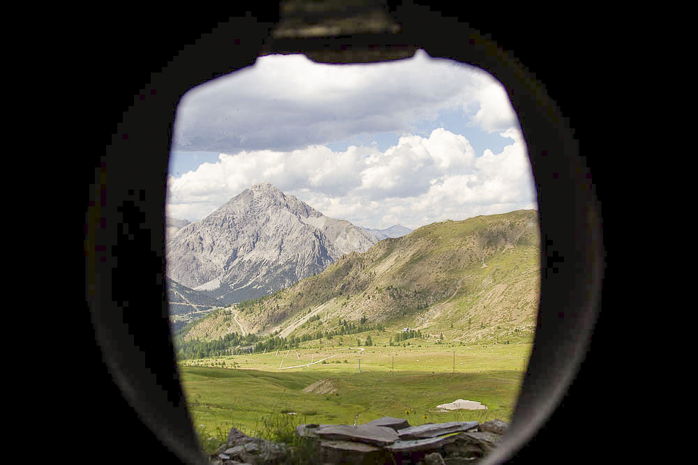 Ligne Maginot - GONDRAN E - (Ouvrage d'infanterie) - Bloc 2
Le Chaberton vu à travers le créneau mitrailleuse - Michel Teiten