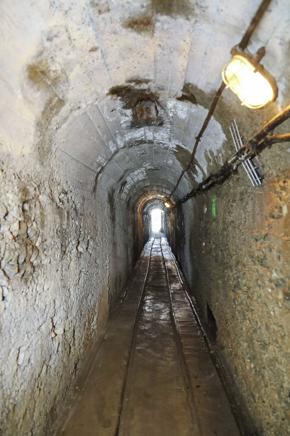 Ligne Maginot - GONDRAN E - (Ouvrage d'infanterie) - Galerie de l'issue de secours, avec voie de 0,60m de chantier. Cette galerie a servi de galerie d'attaque de construction en 1933.