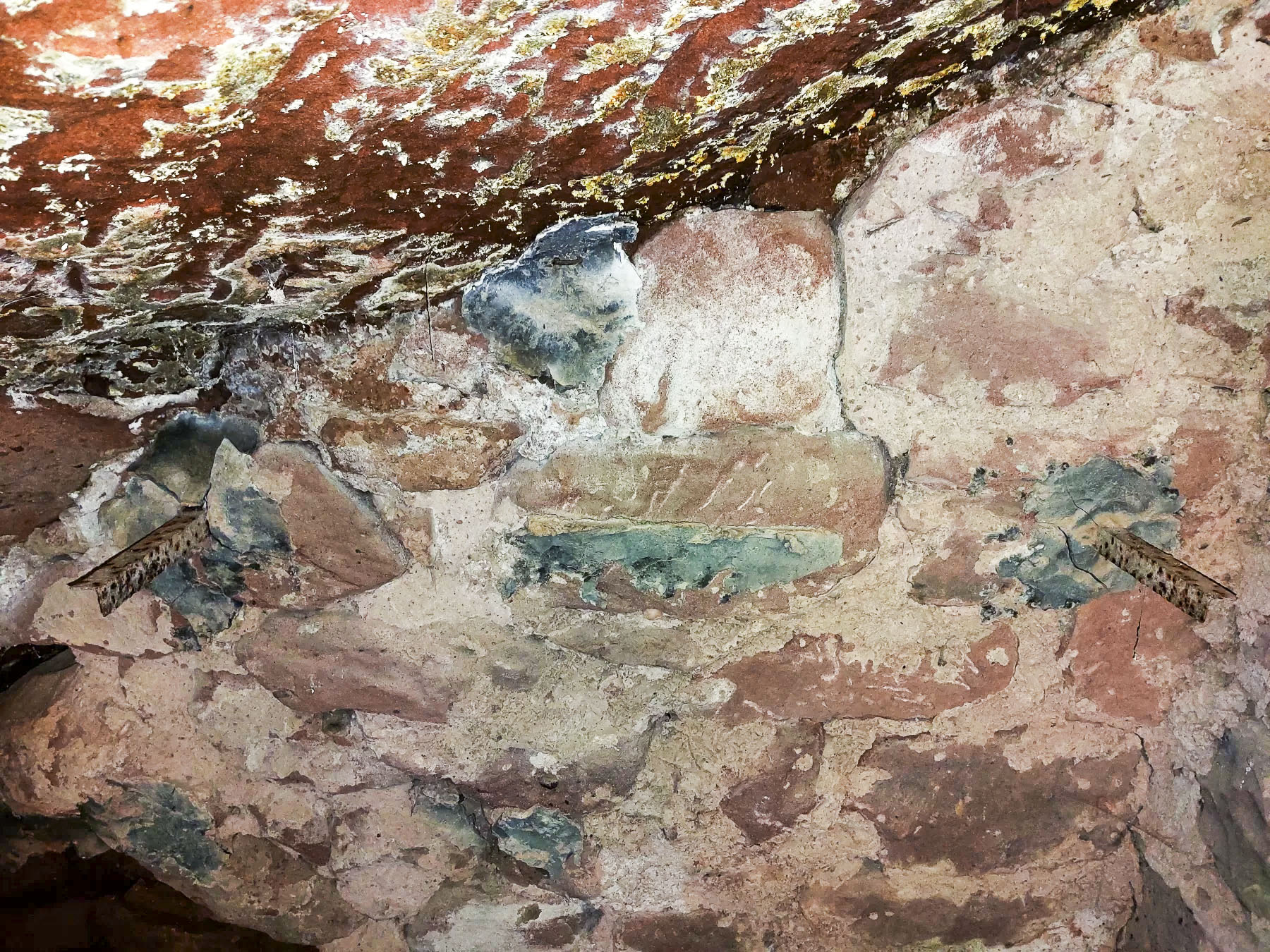 Ligne Maginot - WALDECK - (Observatoire d'artillerie) - Abri pour les observateurs
Supports d'étagère - Gregory Fuchs