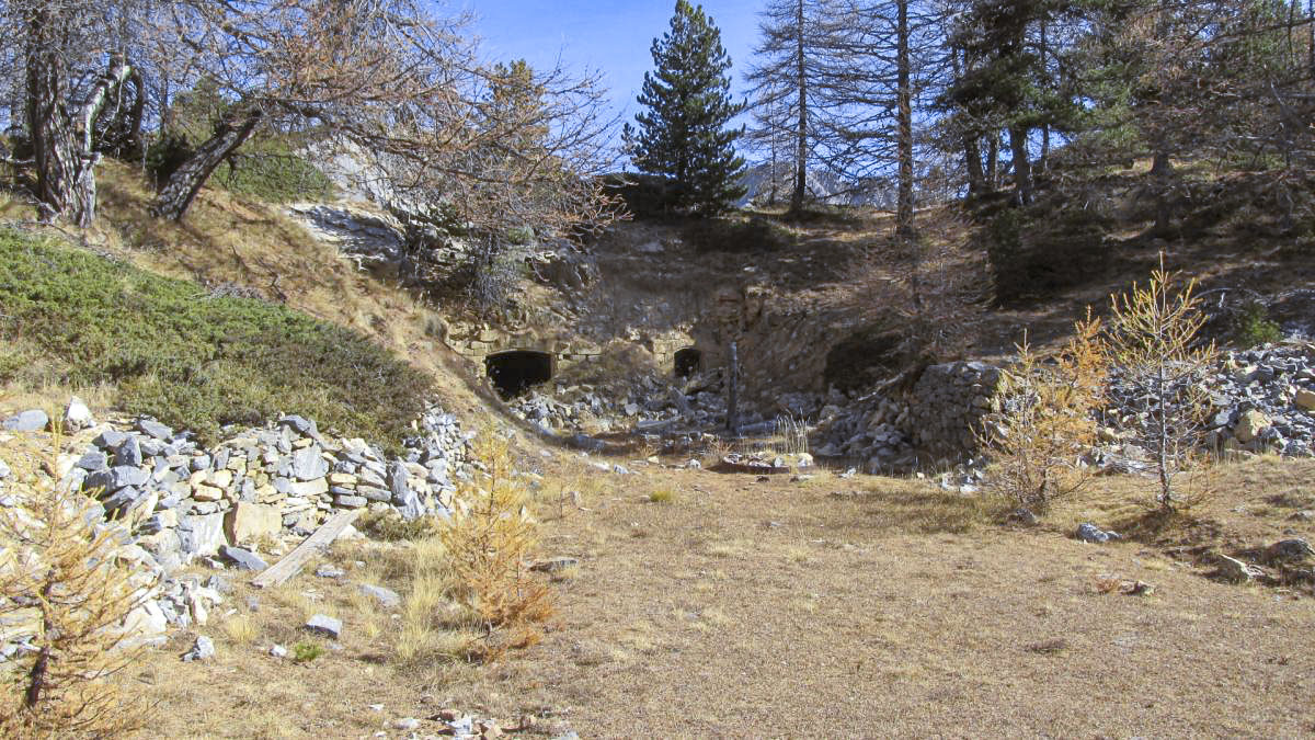 Ligne Maginot - LA LAUZETTE NORD (3° BIE / 154° RAP) - (Position d'artillerie préparée) - Abri à munitions sous roc