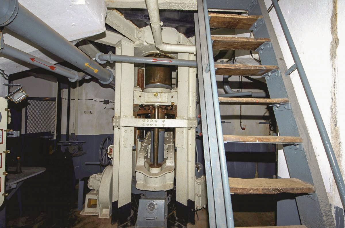 Ligne Maginot - BOIS DU FOUR - A5 - (Ouvrage d'infanterie) - Tourelle de mitrailleuses
Étage inférieur