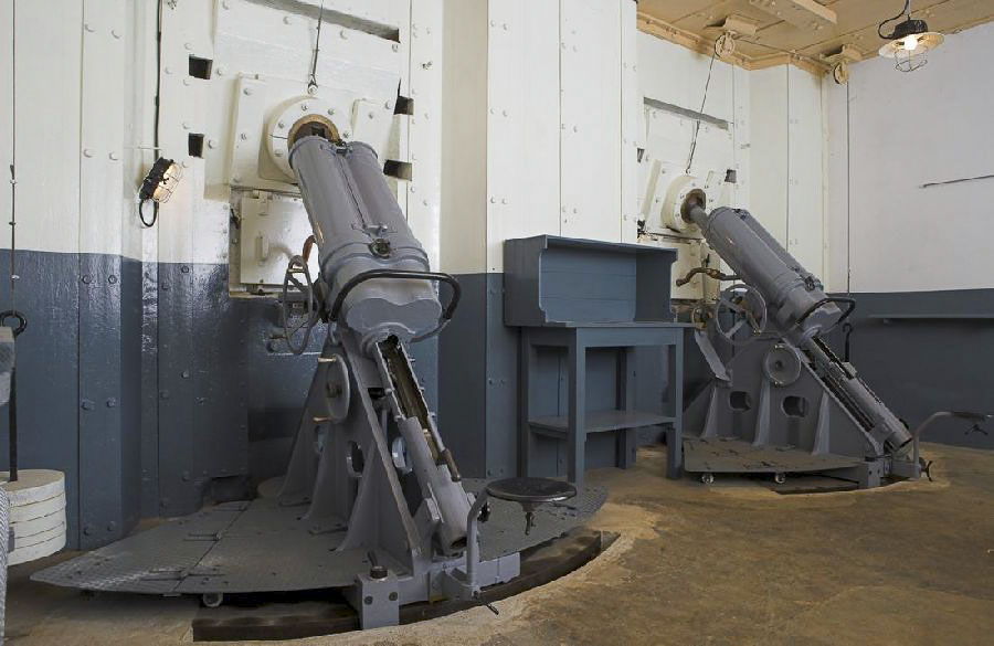 Ligne Maginot - BOIS DU FOUR - A5 - (Ouvrage d'infanterie) - Chambre de tir mortier Est
Mortiers de 81 mm mle 32