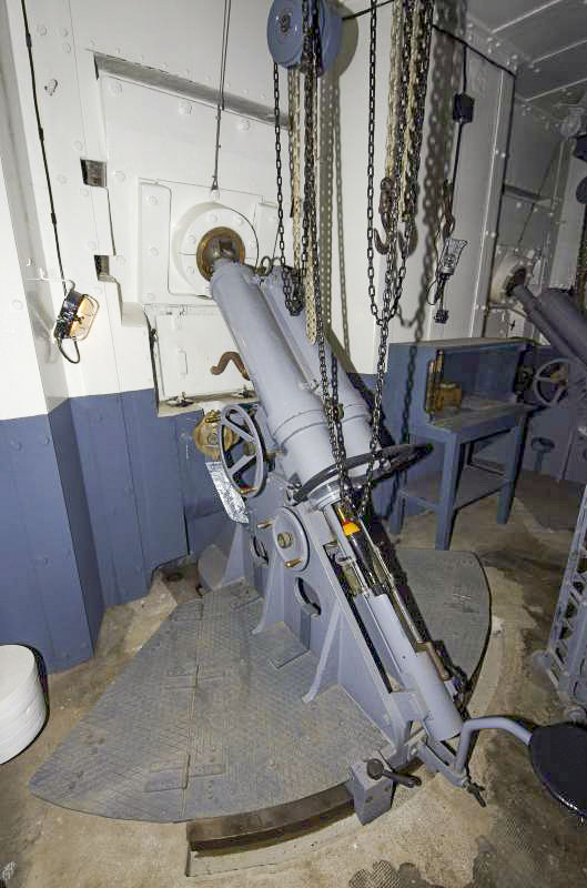 Ligne Maginot - BOIS DU FOUR - A5 - (Ouvrage d'infanterie) - Chambre de tir mortier Est
Mortier 81