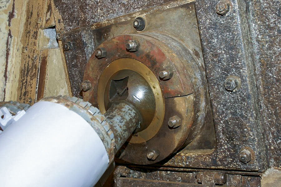 Ligne Maginot - BOIS du FOUR - A5 - (Ouvrage d'infanterie) - Chambre de tir mortier Est
Mortier de 81 mm mle 32
Détail de la rotule au niveau de l'embrasure spécifique à cette arme