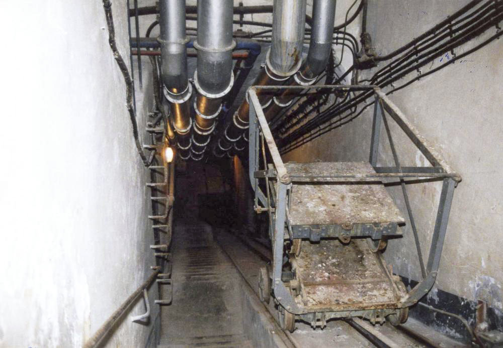Ligne Maginot - SAINT OURS HAUT (SOH) - (Ouvrage d'artillerie) - Le plan incliné reliant l'entrée de l'ouvrage aux locaux souterrains avec le monte-wagons