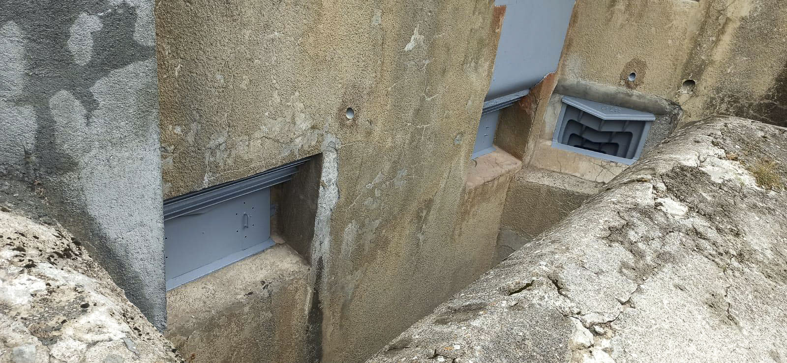 Ligne Maginot - SAINT OURS HAUT (SOH) - (Ouvrage d'artillerie) - Bloc 2  
Créneaux pour 2 mortiers de 81- créneau pour canon de 50
Travaux de dérouillage et peinture sur parties métalliques
2023
 - LANDE Jehan