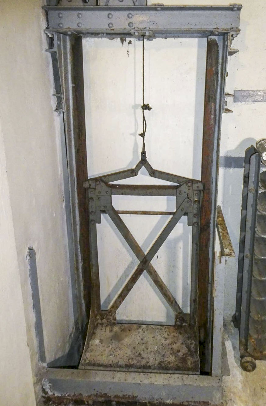 Ligne Maginot - SAINT OURS HAUT (SOH) - (Ouvrage d'artillerie) - Bloc 2  
Monte munitions
Fabrication Simplex