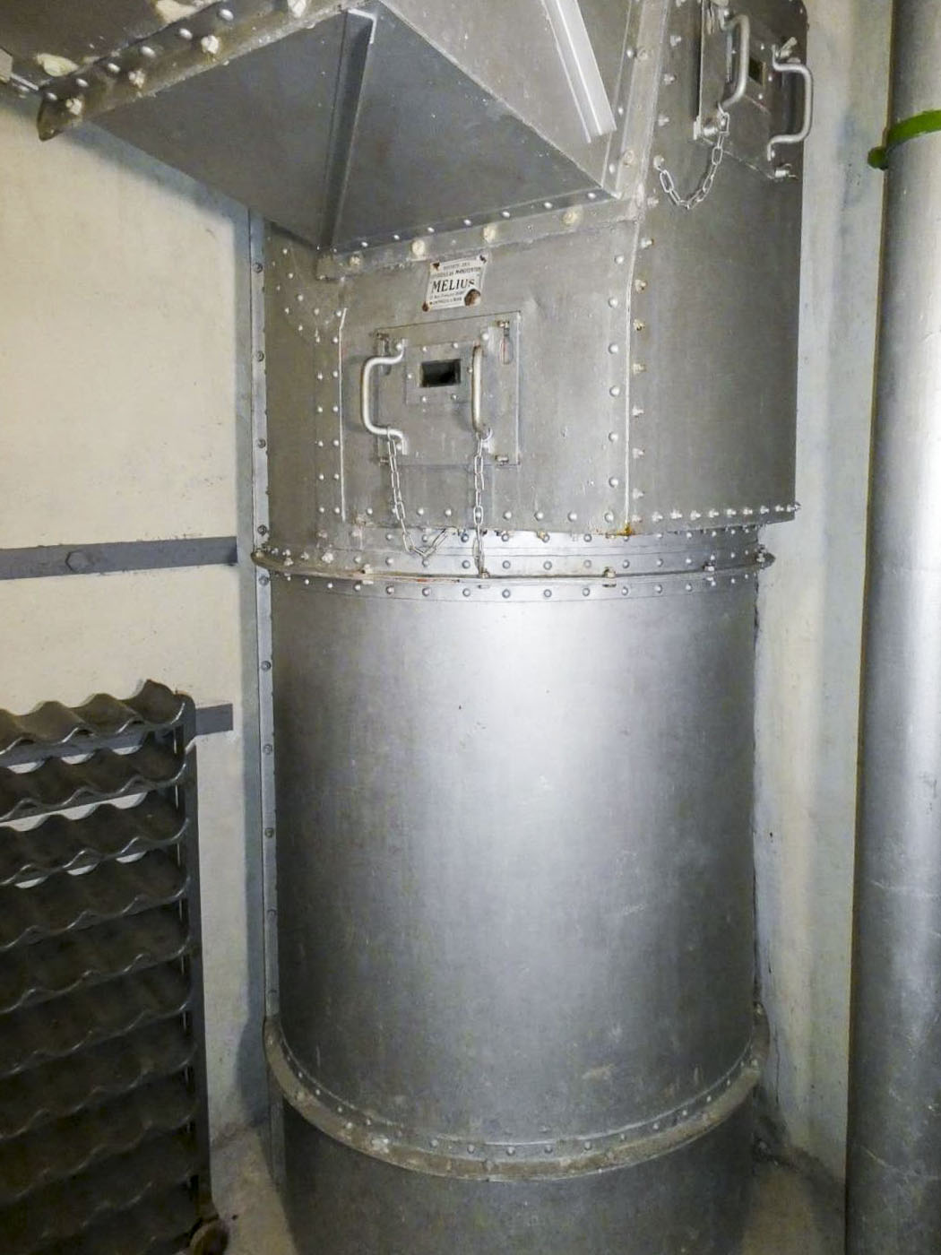Ligne Maginot - SAINT OURS HAUT (SOH) - (Ouvrage d'artillerie) - Bloc 2
Système d'évacuation des douilles de  75
Fabrication Melius