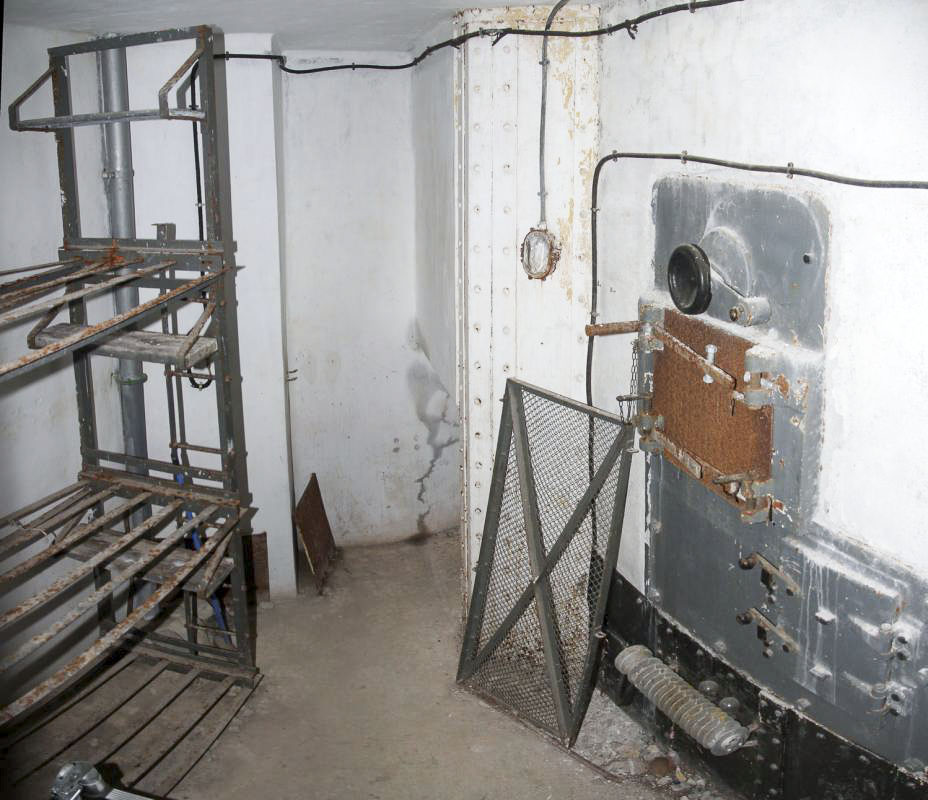 Ligne Maginot - SAINT OURS HAUT (SOH) - (Ouvrage d'artillerie) - Bloc 2.
Chambre de tir du mortier de 50mm et accès à l'issue de secours