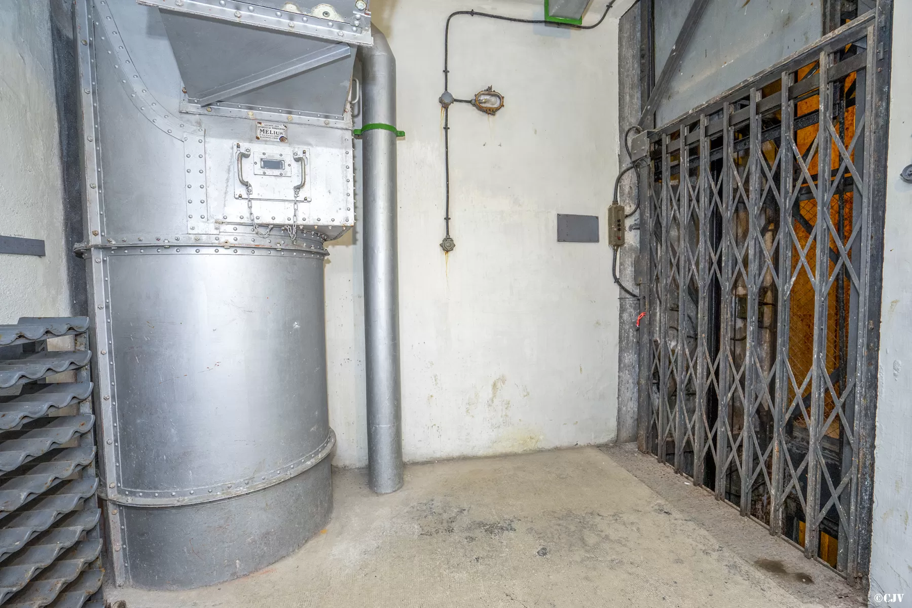 Ligne Maginot - SAINT OURS HAUT (SOH) - (Ouvrage d'artillerie) - Bloc 2
Monte-charge - Lia VERMEULEN