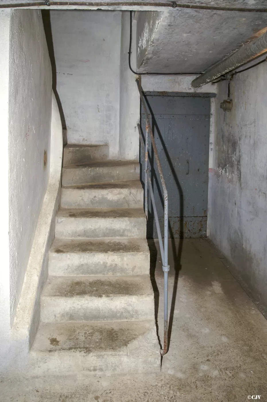 Ligne Maginot - SAINT OURS HAUT (SOH) - (Ouvrage d'artillerie) - Bloc 2
L'escalier - Lia VERMEULEN