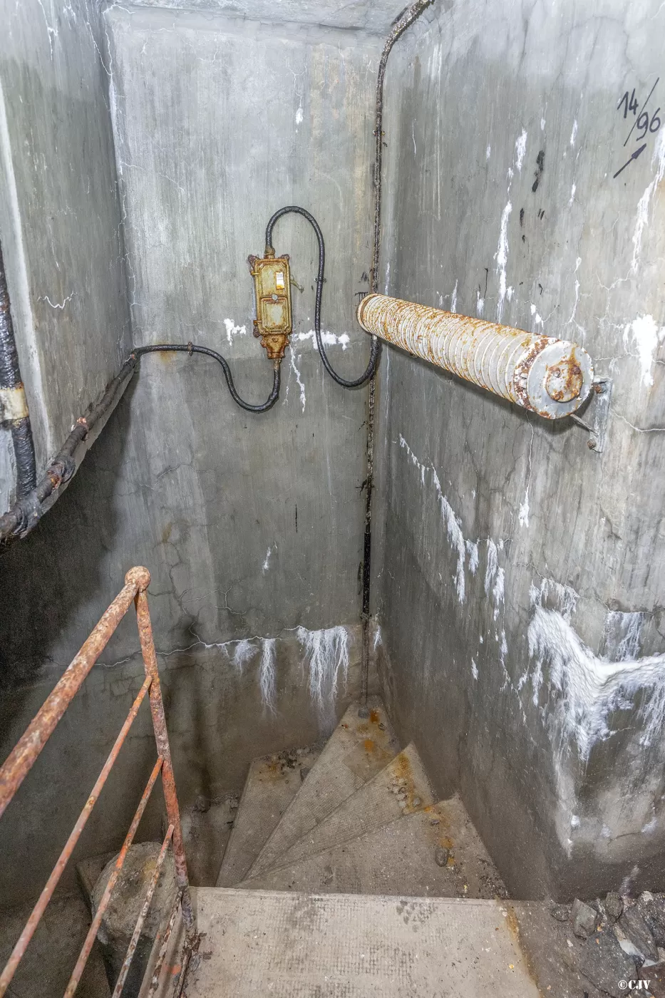 Ligne Maginot - SAINT OURS HAUT (SOH) - (Ouvrage d'artillerie) - Bloc 3
L'arrivé des escaliers - Lia VERMEULEN