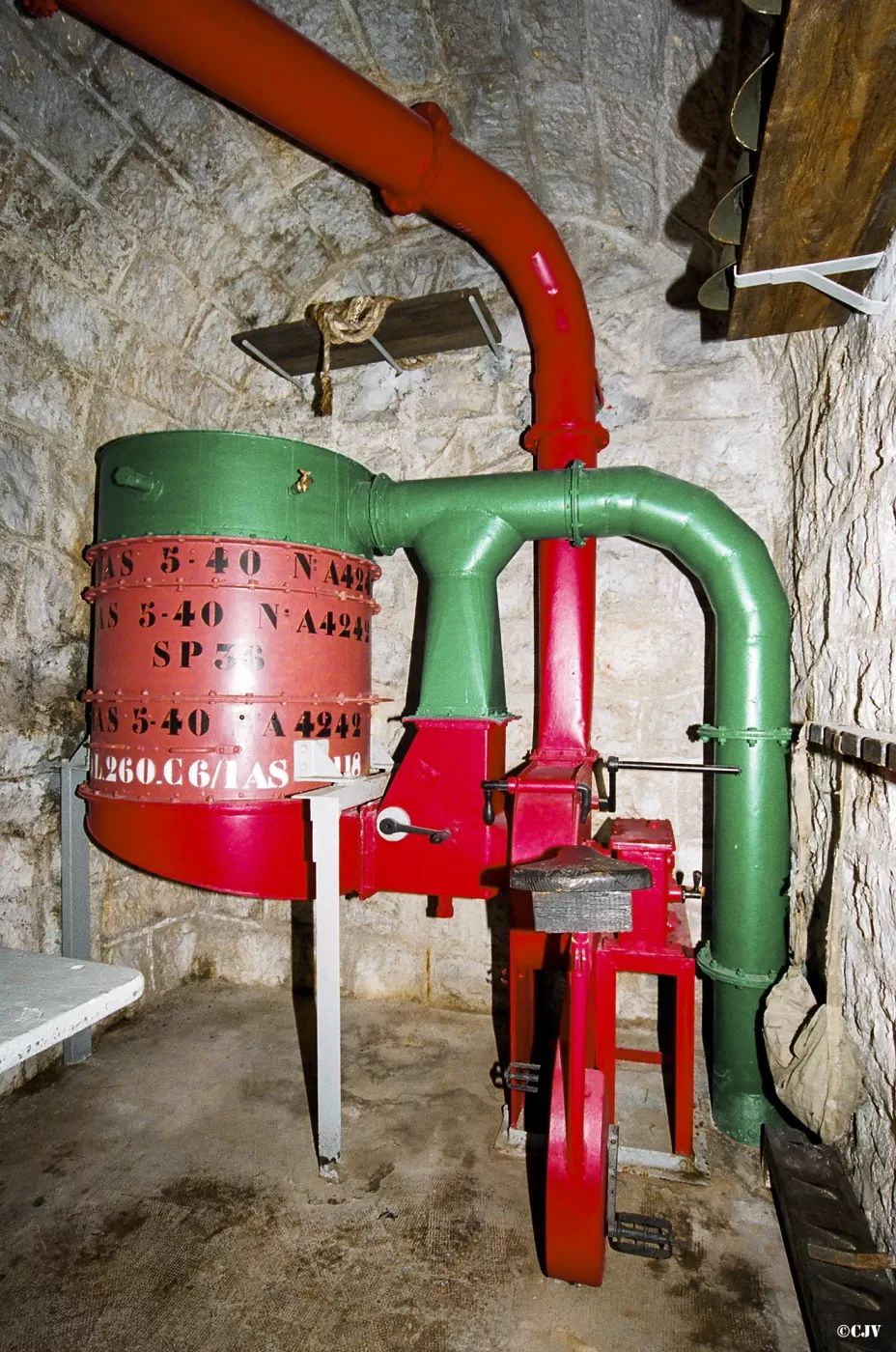 Ligne Maginot - PONT SAINT LOUIS (Barrage Rapide) - (Blockhaus pour canon) - Filtre à air modèle SP 36 avec le ventilateur type B à main ou pédalier
