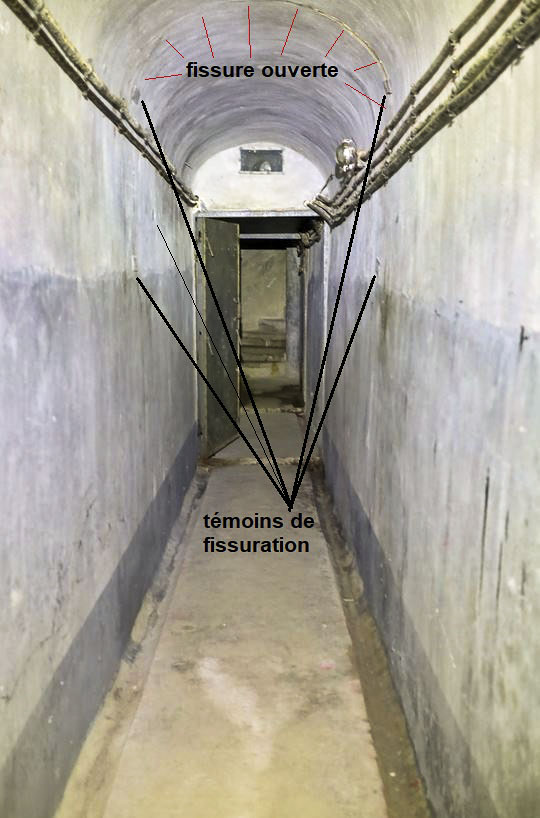 Ligne Maginot - SAINT OURS HAUT (SOH) - (Ouvrage d'artillerie) - Bloc 4
Zone de fissuration ouverte en pied de bloc, dû au basculement de terrain