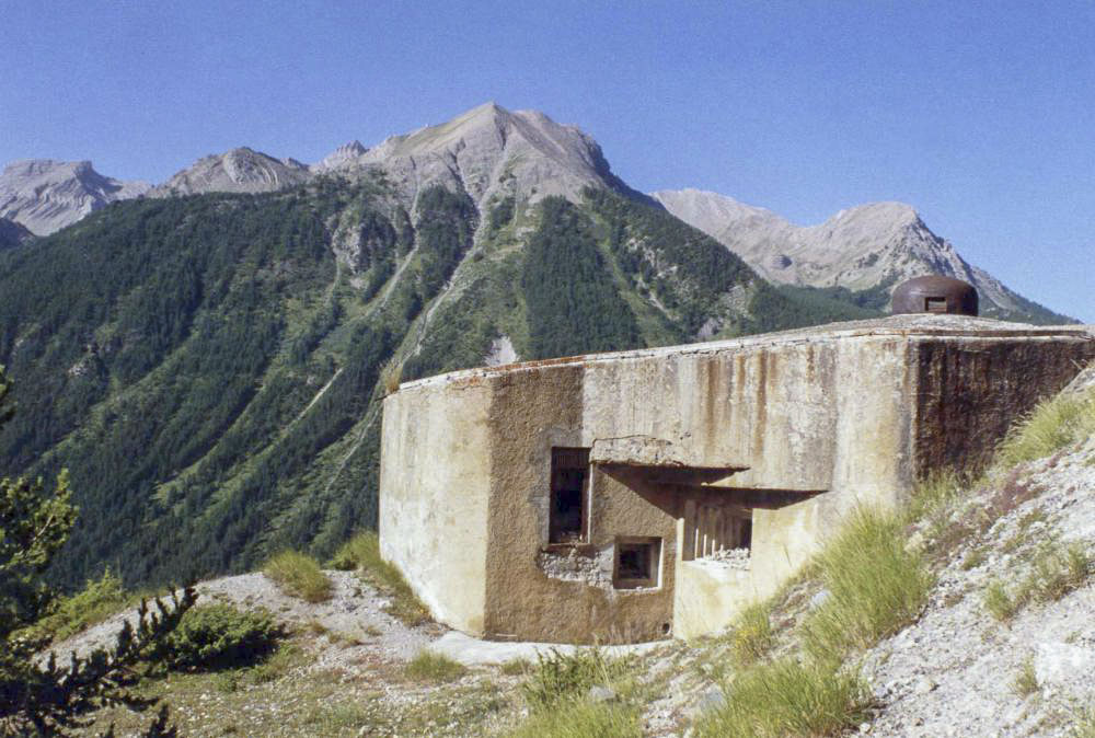 Ligne Maginot - SAINT OURS HAUT (SOH) - (Ouvrage d'artillerie) - Bloc 5
Chambre de tir pour JM vers le chemin de Viraysse.