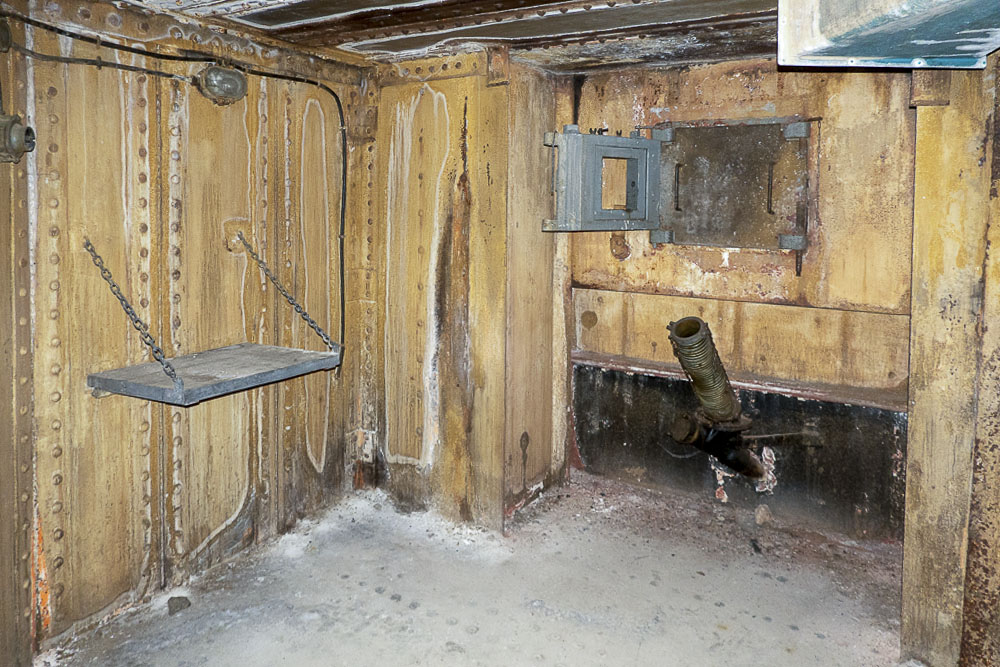 Ligne Maginot - SAINT OURS HAUT (SOH) - (Ouvrage d'artillerie) - Bloc 5
Etage supérieur
Chambre de tir - Créneau JM gauche