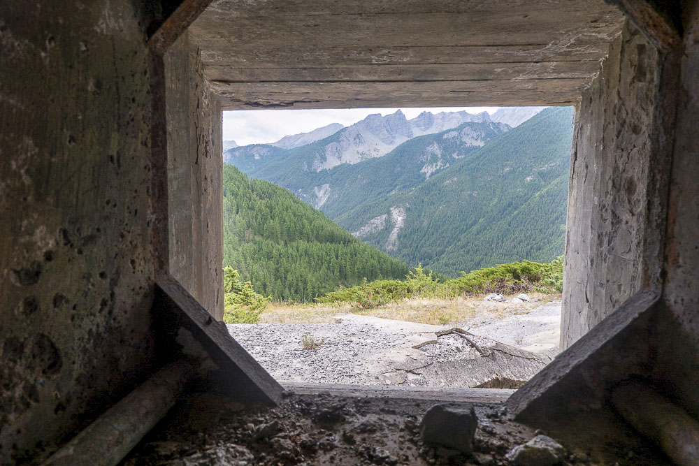 Ligne Maginot - SAINT OURS HAUT (SOH) - (Ouvrage d'artillerie) - Bloc 5
Etage supérieur
Vue à travers le créneau FM couvrant la chambre de tir des mortiers de 81