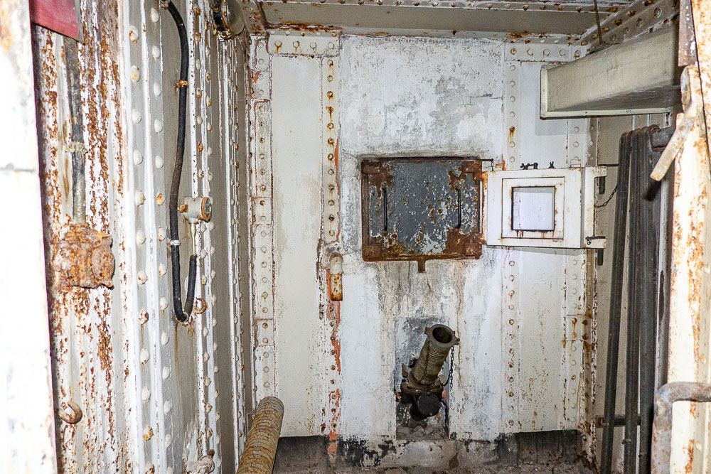 Ligne Maginot - SAINT OURS HAUT (SOH) - (Ouvrage d'artillerie) - Bloc 5
Etage supérieur
Créneau JM de la chambre de tir simple