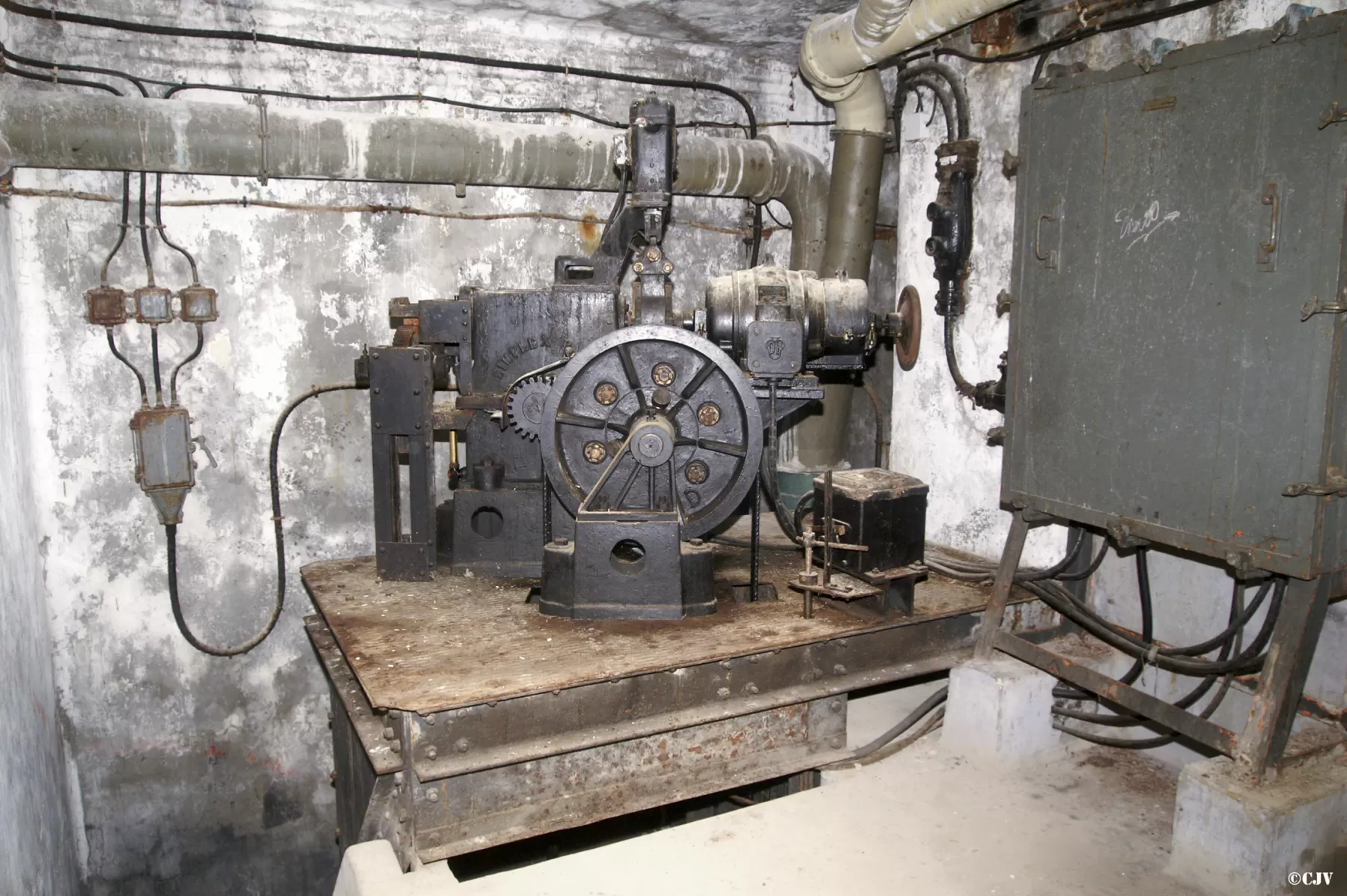 Ligne Maginot - SAINT OURS HAUT (SOH) - (Ouvrage d'artillerie) - Bloc 5
Le mécanisme du monte-charge Simplex