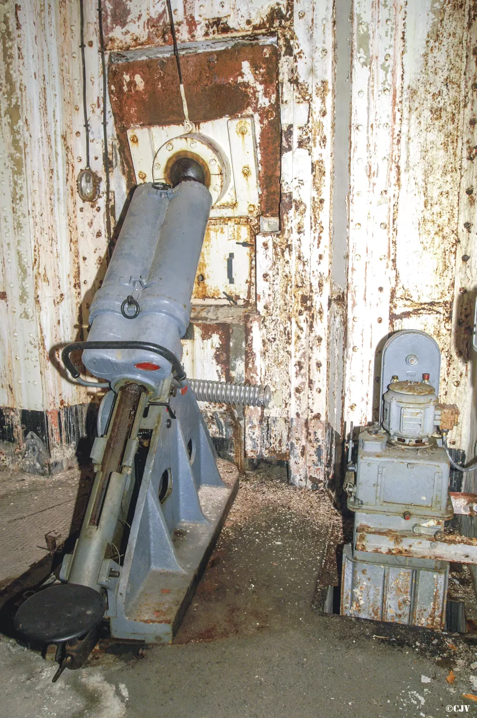 Ligne Maginot - SAINT OURS HAUT (SOH) - (Ouvrage d'artillerie) - Bloc 5
Etage intermédiaire
Mortier de 81 de gauche