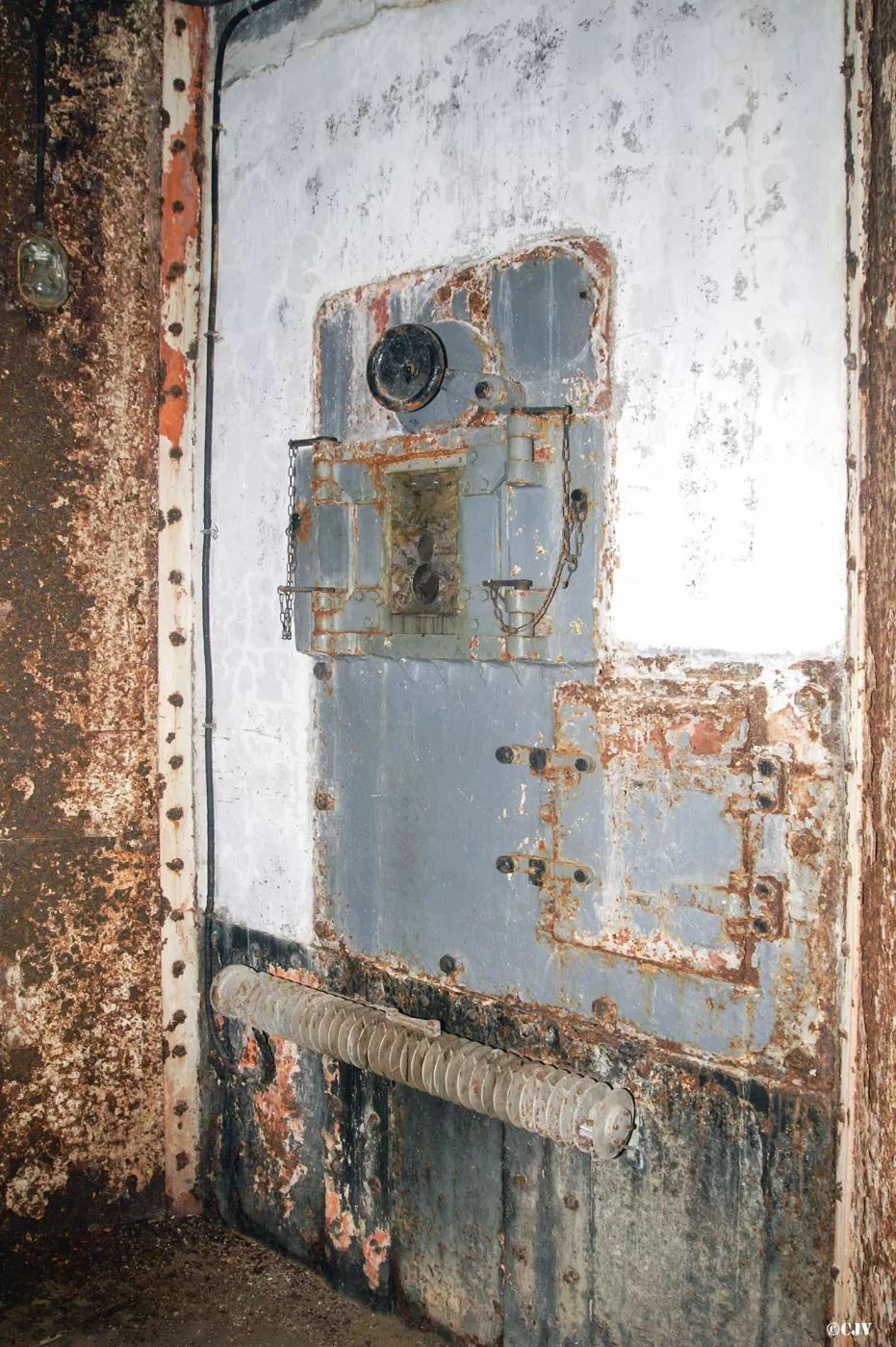 Ligne Maginot - SAINT OURS HAUT (SOH) - (Ouvrage d'artillerie) - Bloc 5
Etage intermédiaire
Créneau pour mortier de 50