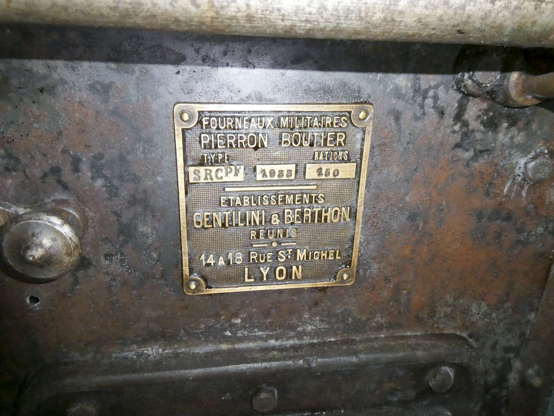 Ligne Maginot - SAINT OURS HAUT (SOH) - (Ouvrage d'artillerie) - La cuisine 
Cuisinière à charbon Pierron-Boutier type SRCPF