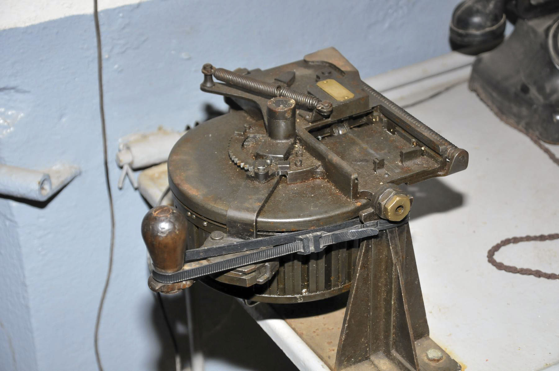 Ligne Maginot - dispositif pour le chargement d'un chargeur - Dispositif pour le chargement d'un chargeur