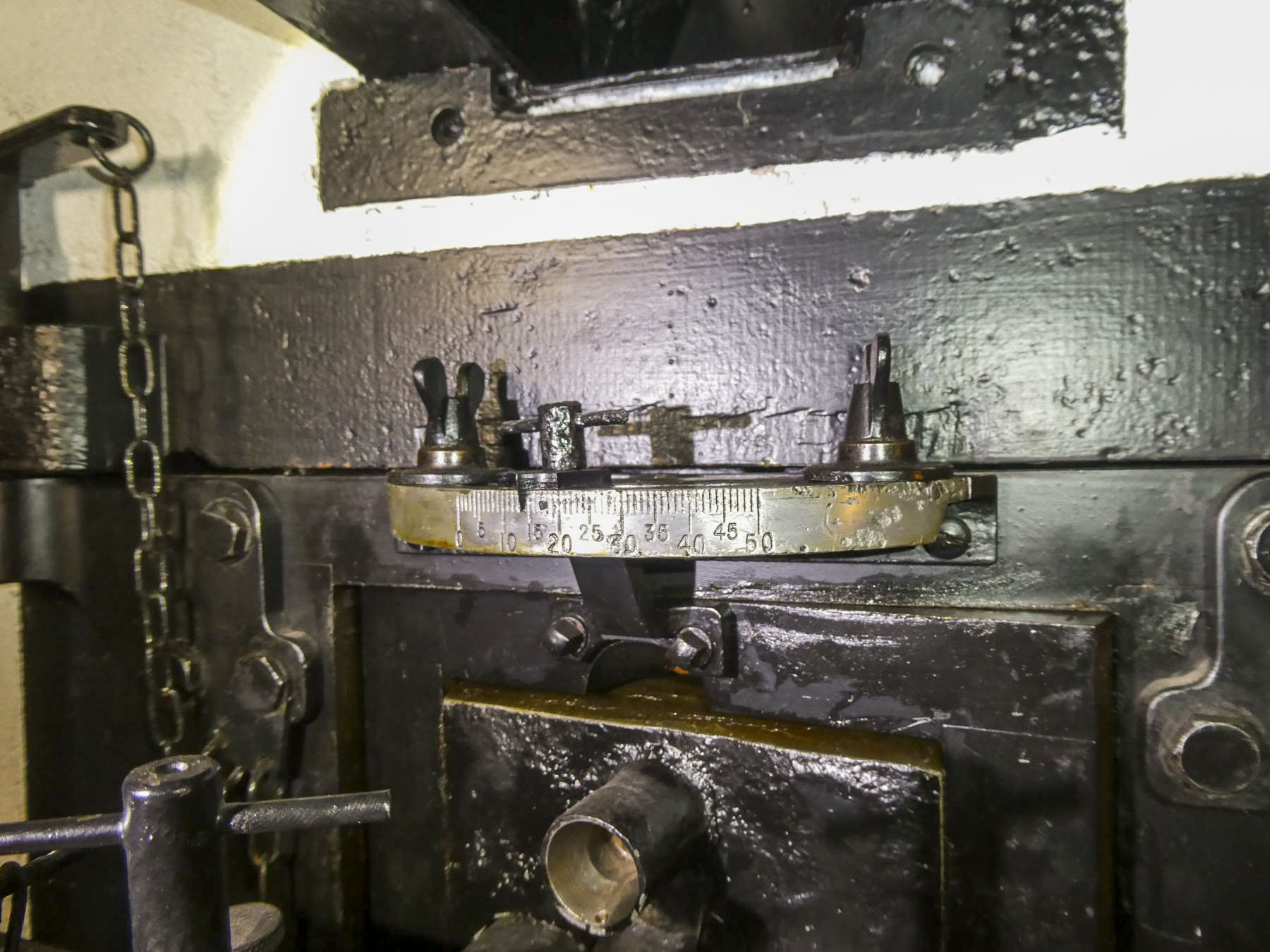 Ligne Maginot - Mitrailleuse  'Reibel' MAC 31 (MAC 31) - Mitrailleuse 'Reibel' MAC 31  
Système de réglage de l'azimut sur la trémie 