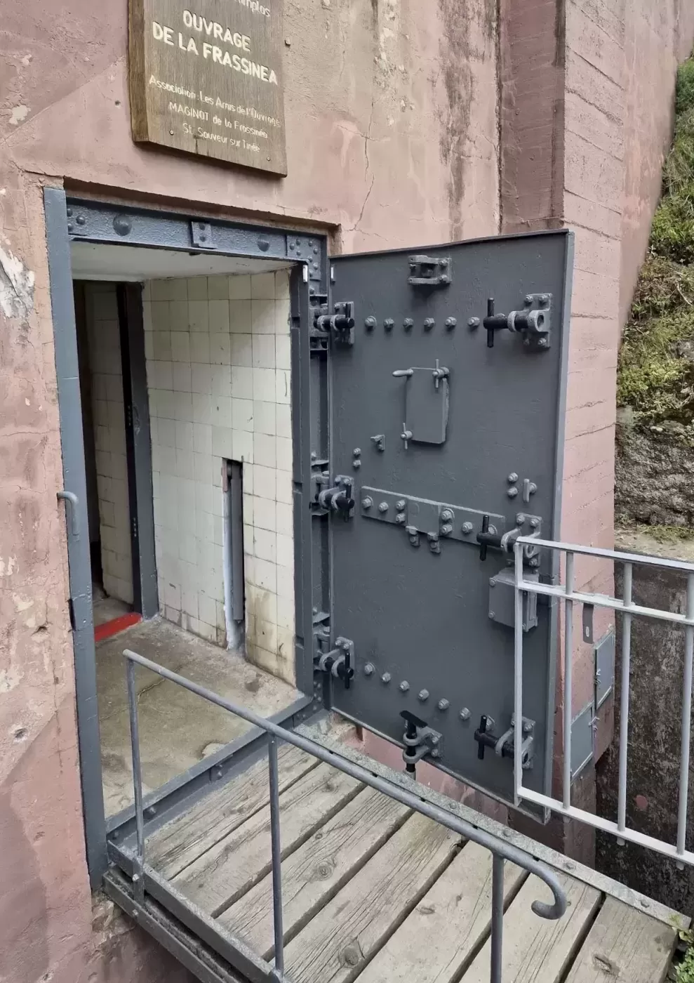 Ligne Maginot - FRESSINEA (FA) - (Ouvrage d'infanterie) - L'entrée - ELLENA Daniel - CUNY Philippe
