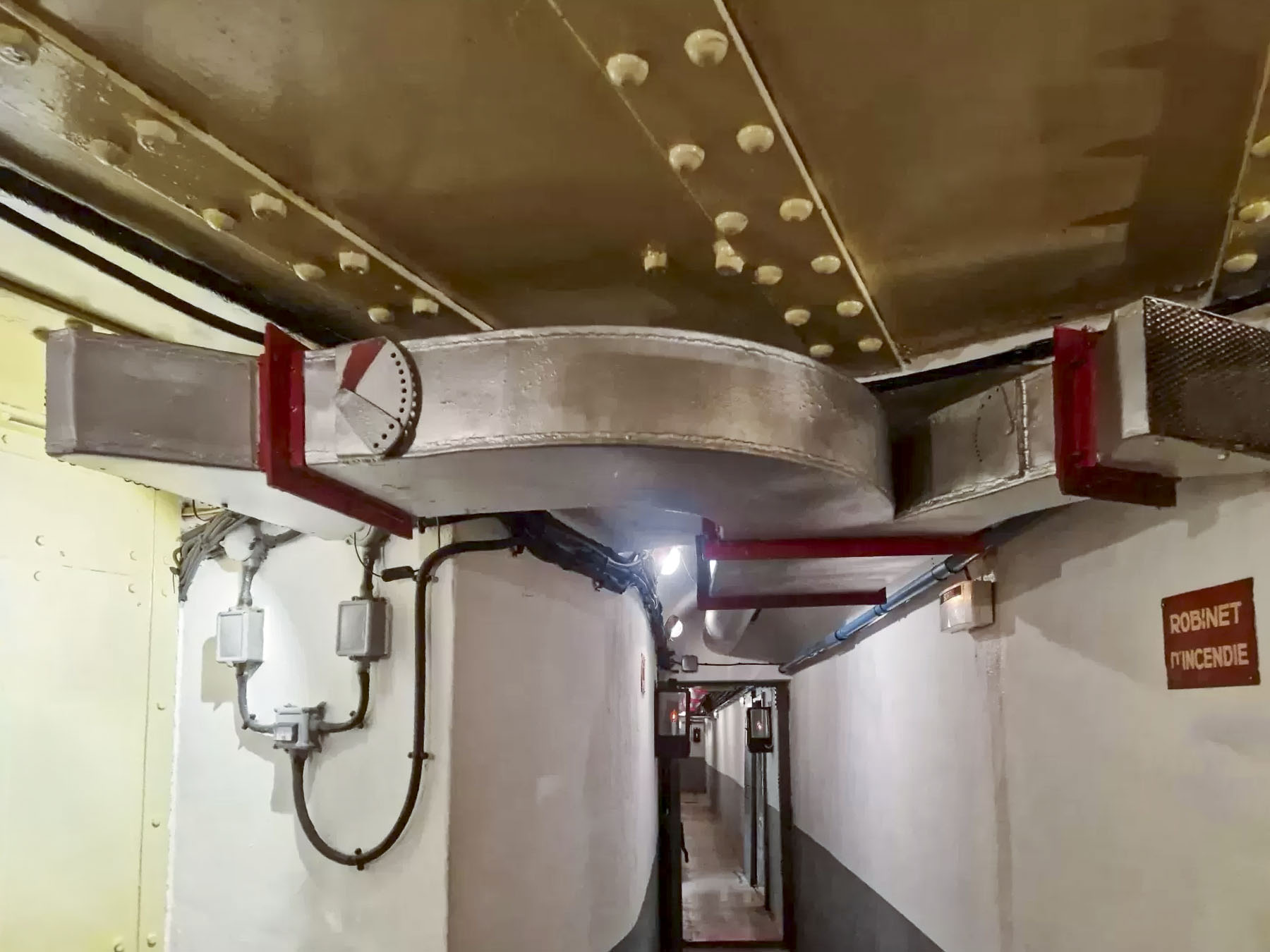 Ligne Maginot - FRESSINEA (FA) - (Ouvrage d'infanterie) - Bloc 3
Ventilation de la chambre de tir - ELLENA Daniel - CUNY Philippe