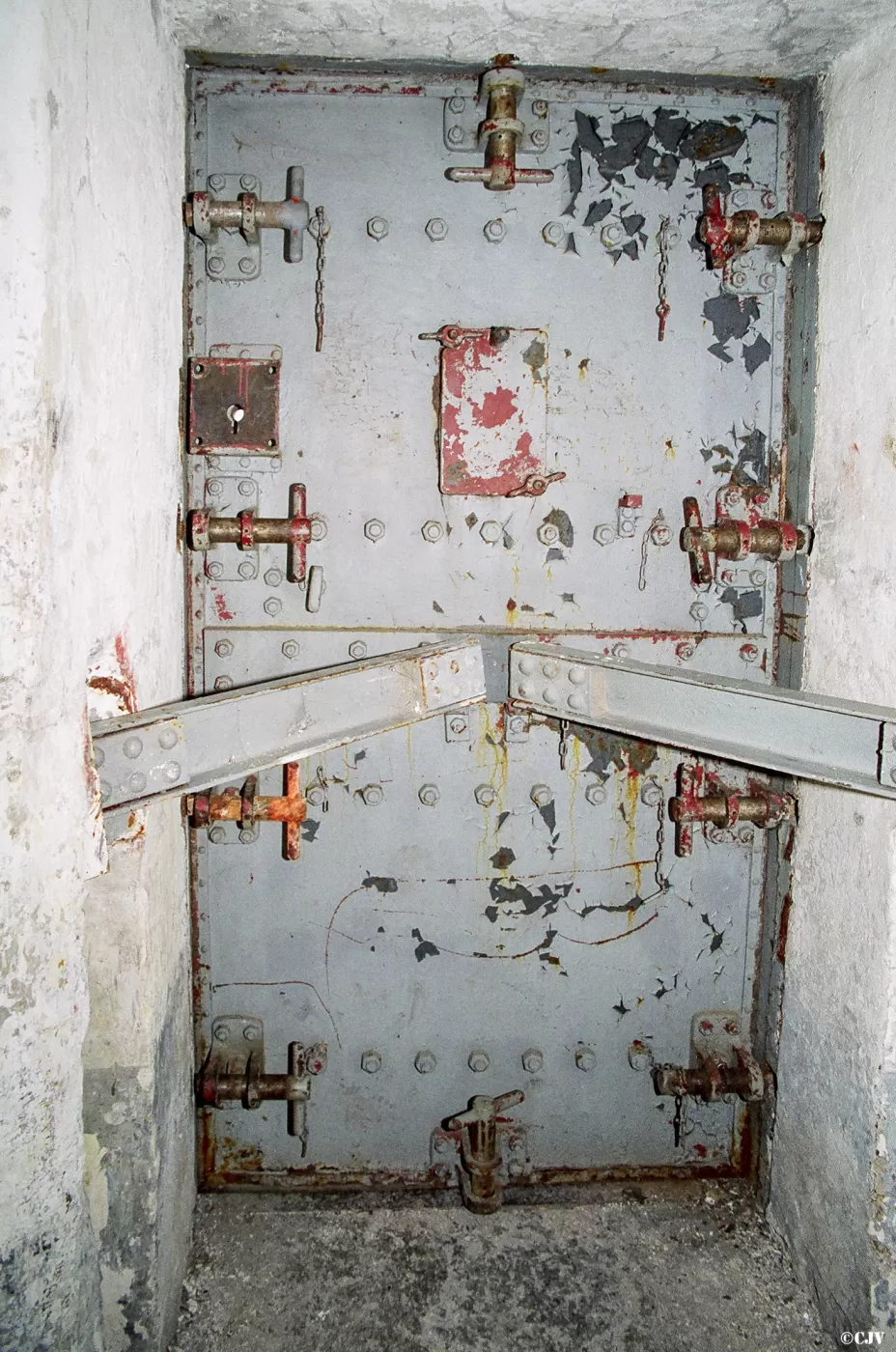 Ligne Maginot - LES AITTES - (Ouvrage d'infanterie) - Bloc 1
Renforcement de la porte d'entrée - Lia VERMEULEN