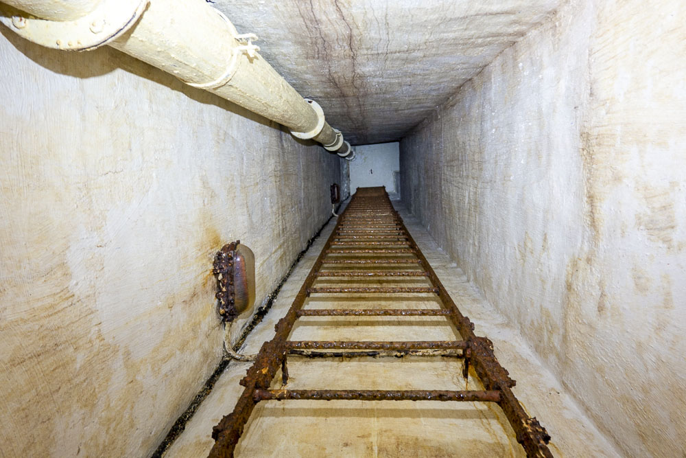Ligne Maginot - LES AITTES - (Ouvrage d'infanterie) - Bloc 2
Vue d'en bas des échelles d'accès à la chambre de tir - Michel Teiten
