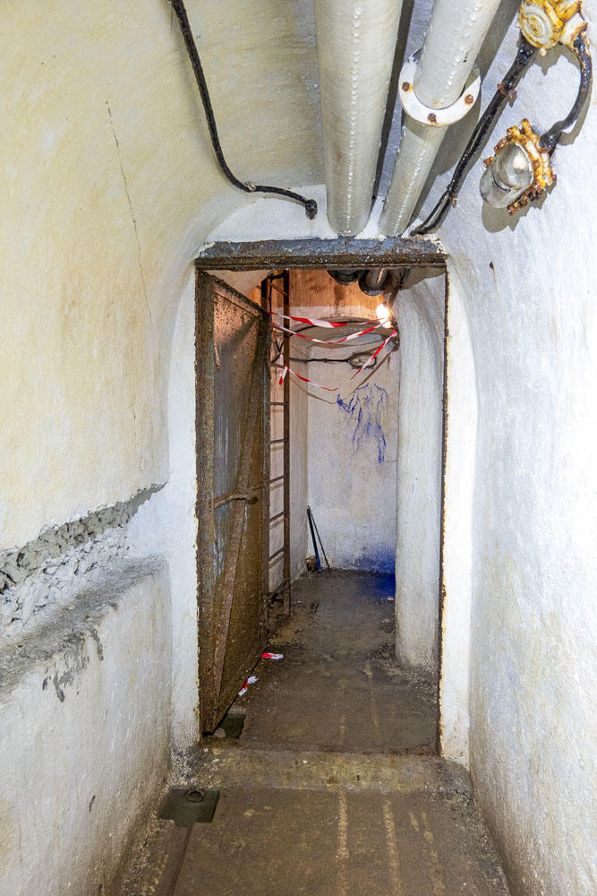 Ligne Maginot - LES AITTES - (Ouvrage d'infanterie) - Bloc 3
Au pied au bloc - Michel Teiten