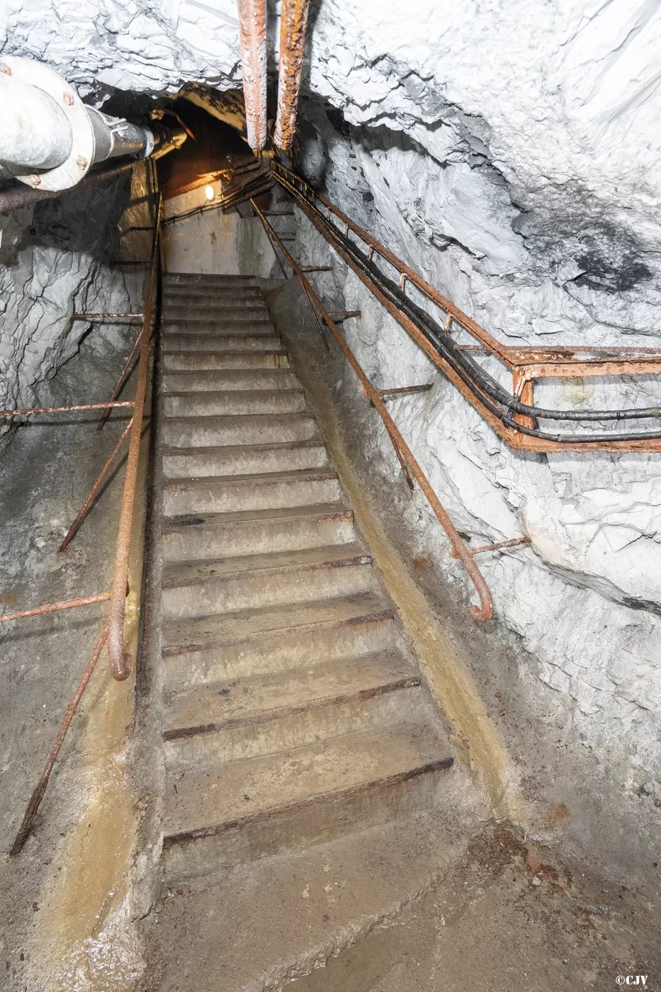 Ligne Maginot - LES AITTES - (Ouvrage d'infanterie) - Bloc 3
L'escalier - Lia VERMEULEN