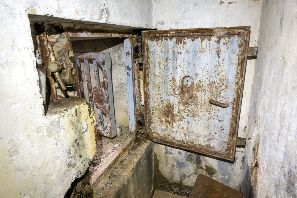 Ligne Maginot - LES AITTES - (Ouvrage d'infanterie) - Bloc 4 
Sortie de secours - Michel Teiten