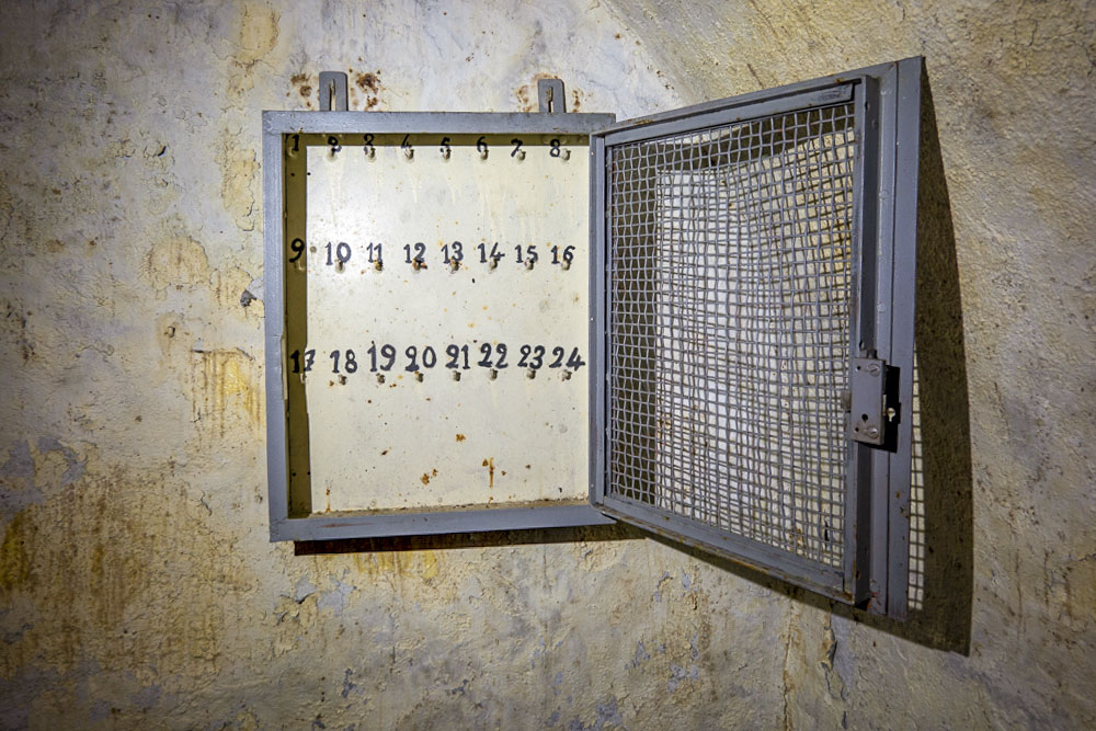 Ligne Maginot - LES AITTES - (Ouvrage d'infanterie) - Tableau des clés dans la chambre officier - Michel Teiten