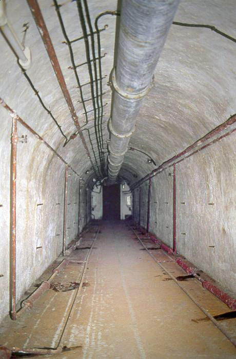 Ligne Maginot - LES AITTES - (Ouvrage d'infanterie) - Les deux chambres de troupe ne sont que des galeries élargies avec des lits de chaque coté