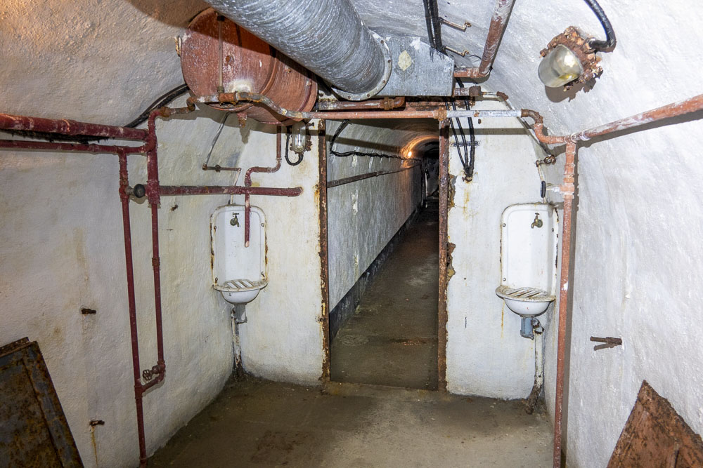 Ligne Maginot - LES AITTES - (Ouvrage d'infanterie) - Lavabos dans la seconde chambrée - Michel Teiten