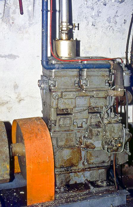 Ligne Maginot - LES AITTES - (Ouvrage d'infanterie) - L'usine électrique 
Groupe électrogène à moteur CLM 208