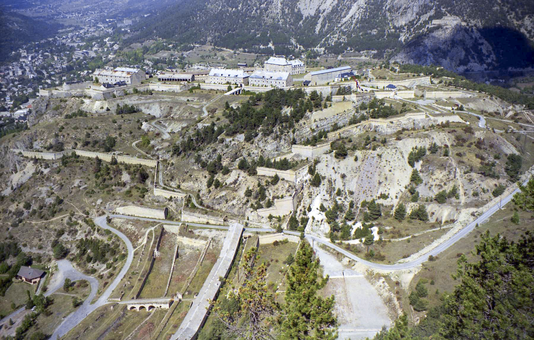 Ligne Maginot - LES TROIS-TETES - (Casernement) -  - ELLENA Daniel - CUNY Philippe