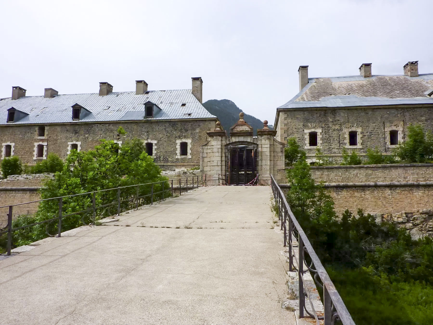 Ligne Maginot - LES TROIS-TETES - (Casernement) - L'entrée sud - ELLENA Daniel - CUNY Philippe