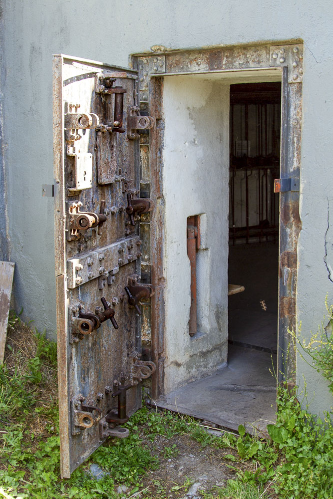 Ligne Maginot - MONTGENEVRE (BARRAGE RAPIDE) - (Blockhaus pour arme infanterie) - Porte blindée de l'entrée - Michel Teiten