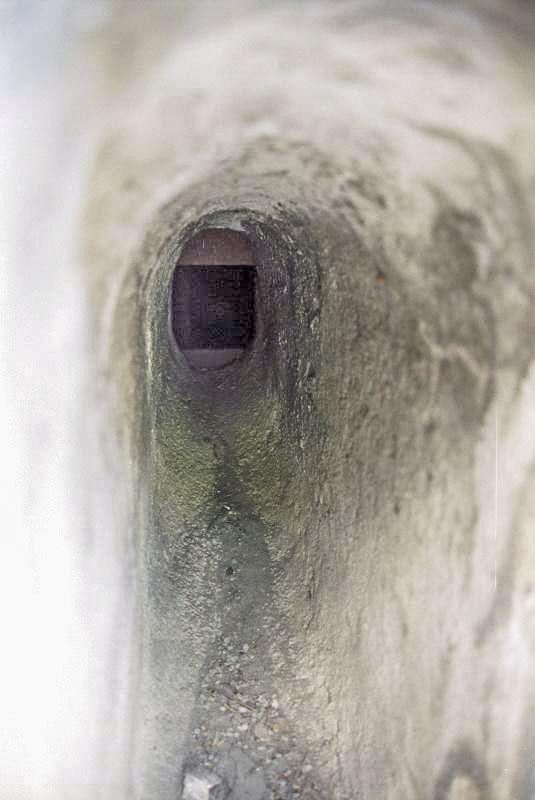 Ligne Maginot - MONTGENEVRE (BARRAGE RAPIDE) - (Blockhaus pour arme infanterie) - Créneau FM pour flanquement de la barrière