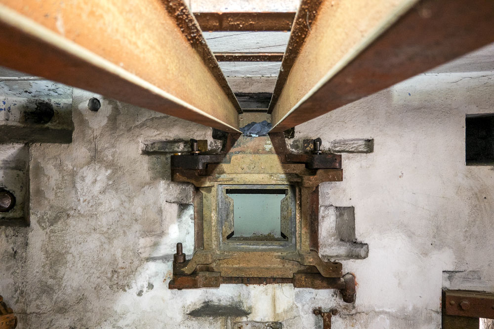 Ligne Maginot - MONTGENEVRE (BARRAGE RAPIDE) - (Blockhaus pour arme infanterie) - Créneau de gauche - Michel Teiten